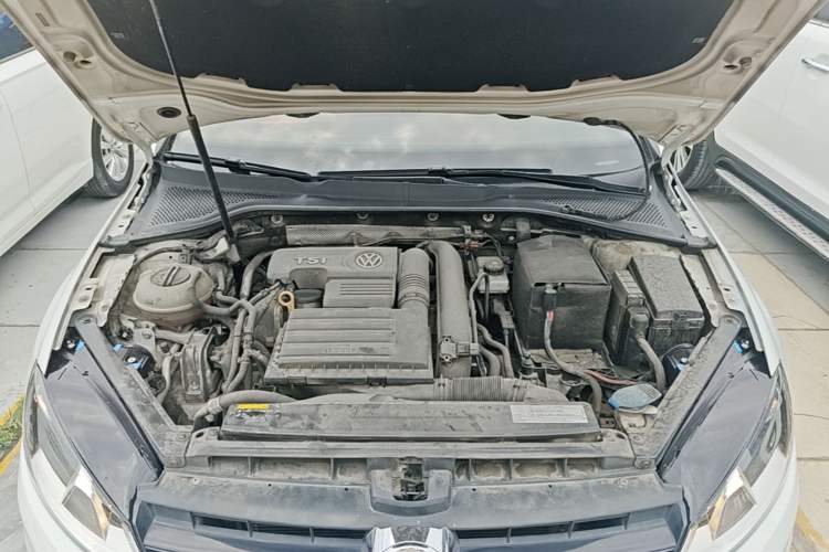 Used Volkswagen Golf 2016 230TSI Automatic Luxury Version Engine Bay