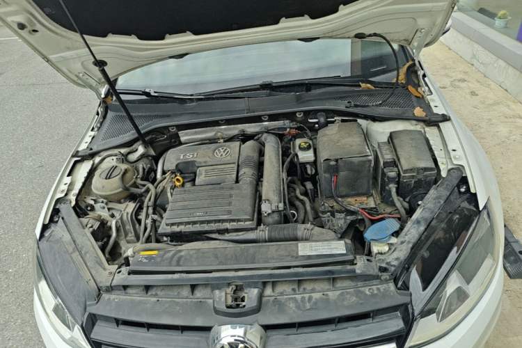 Used Volkswagen Golf 2016 230TSI Automatic Luxury Version Engine Bay