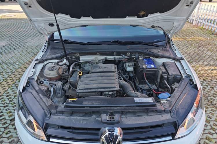 Used Volkswagen Golf 2016 1.6L Automatic Fashion Model Engine Bay