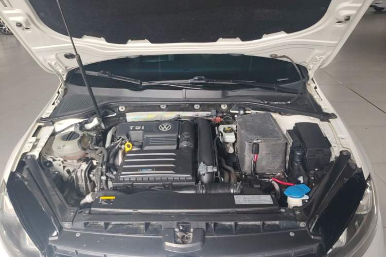 Used Volkswagen Golf 2016 1.4TSI Automatic R-Line Engine Bay