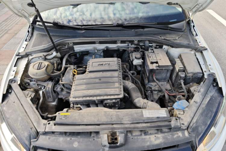 Used Volkswagen Golf 2016 1.6L Automatic Fashion Model Engine Bay