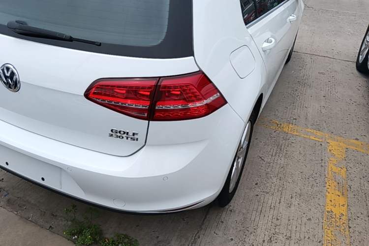 Used Volkswagen Golf 2016 230TSI Automatic Comfort Version Exterior 1