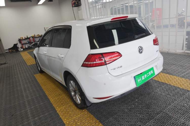 Used Volkswagen Golf 2016 1.6L Automatic Fashion Model Exterior 2