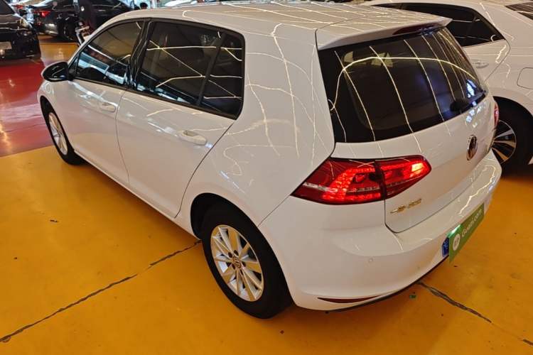 Used Volkswagen Golf 2016 1.6L Manual Fashion Edition Exterior 2