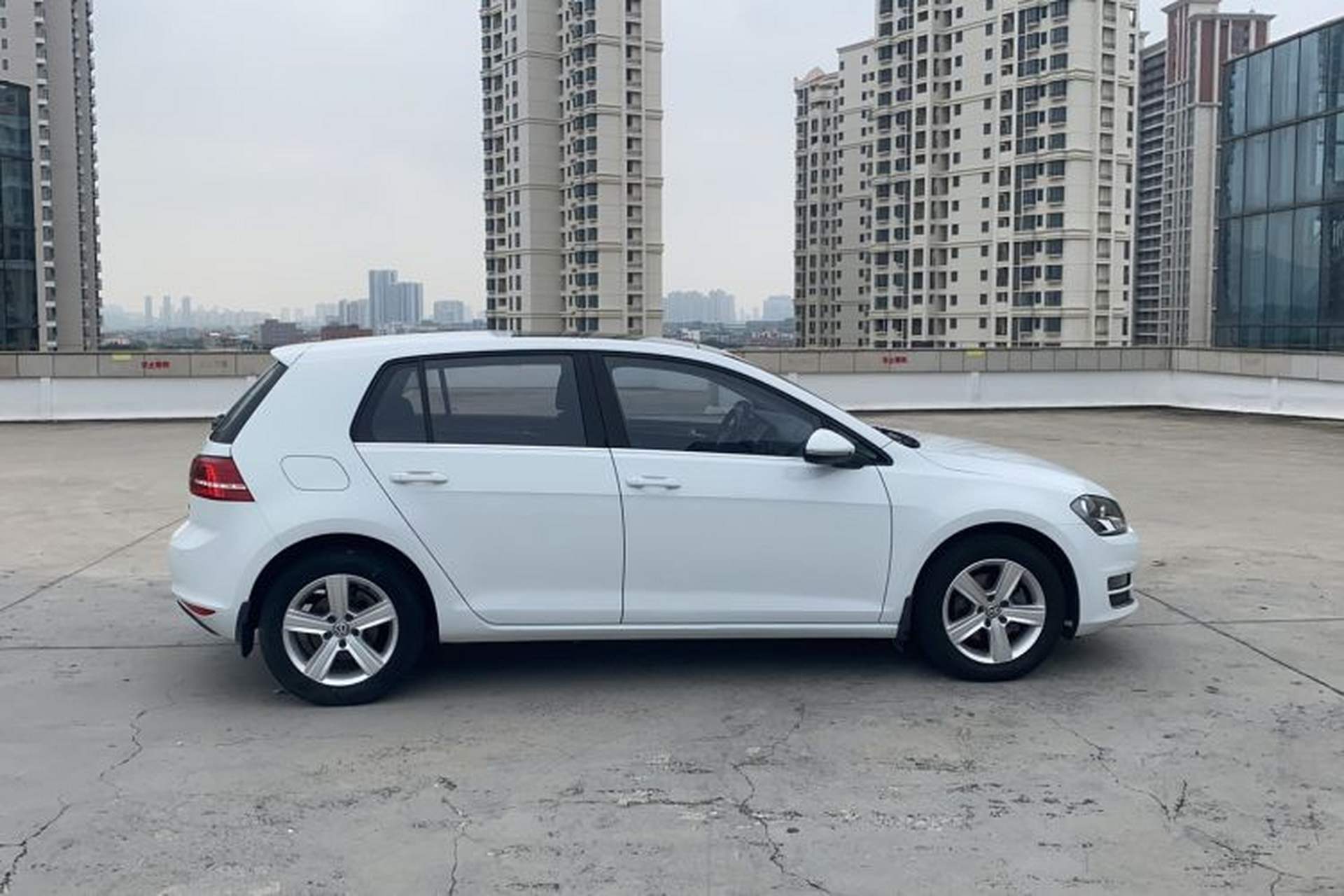 Used Volkswagen Golf 2016 1.6L Automatic Comfort Model Exterior 2