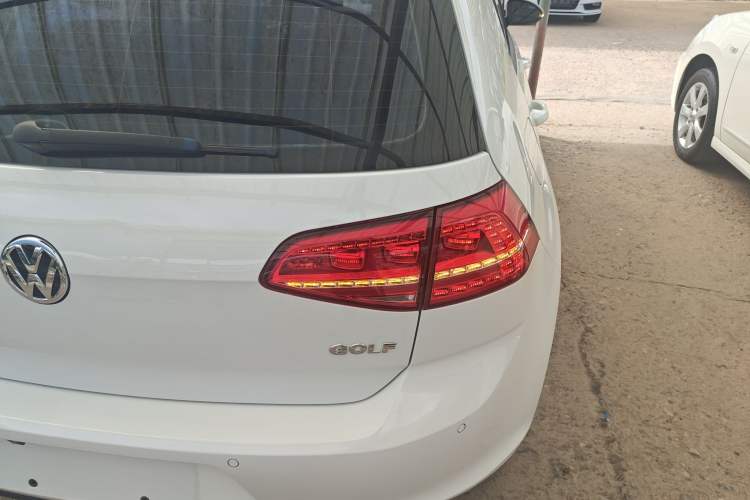 Used Volkswagen Golf 2016 1.6L Automatic Fashion Model Exterior 2