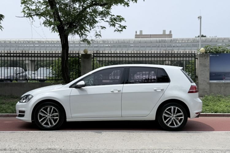 Used Volkswagen Golf 2016 230TSI Automatic Luxury Version Exterior 2