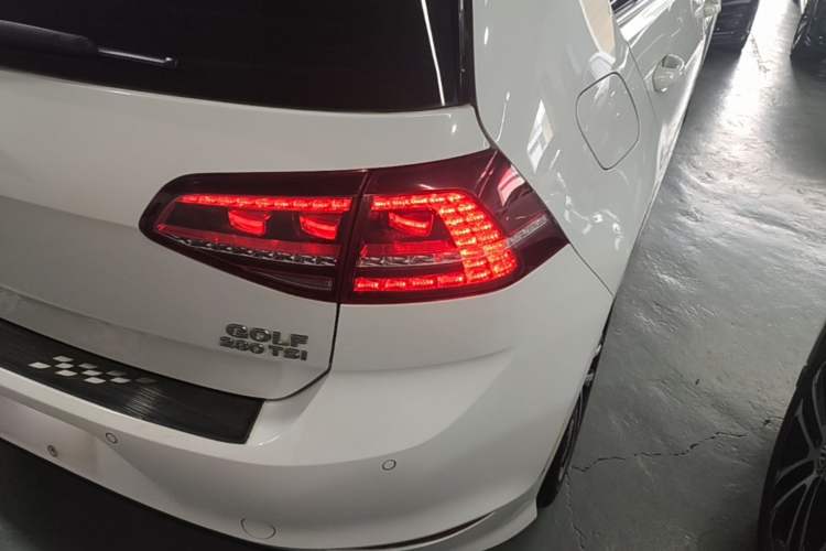 Used Volkswagen Golf 2016 1.4TSI Automatic R-Line Exterior 3