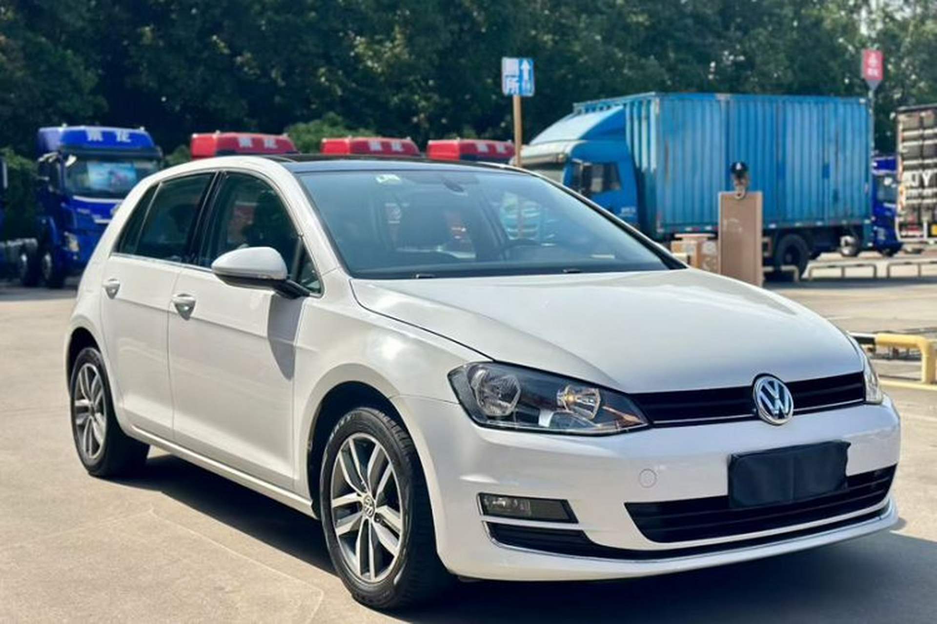 Used Volkswagen Golf 2016 230TSI Automatic Luxury Version Exterior 3