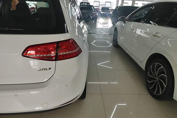 Used Volkswagen Golf 2016 1.6L Automatic Comfort Model Exterior 3