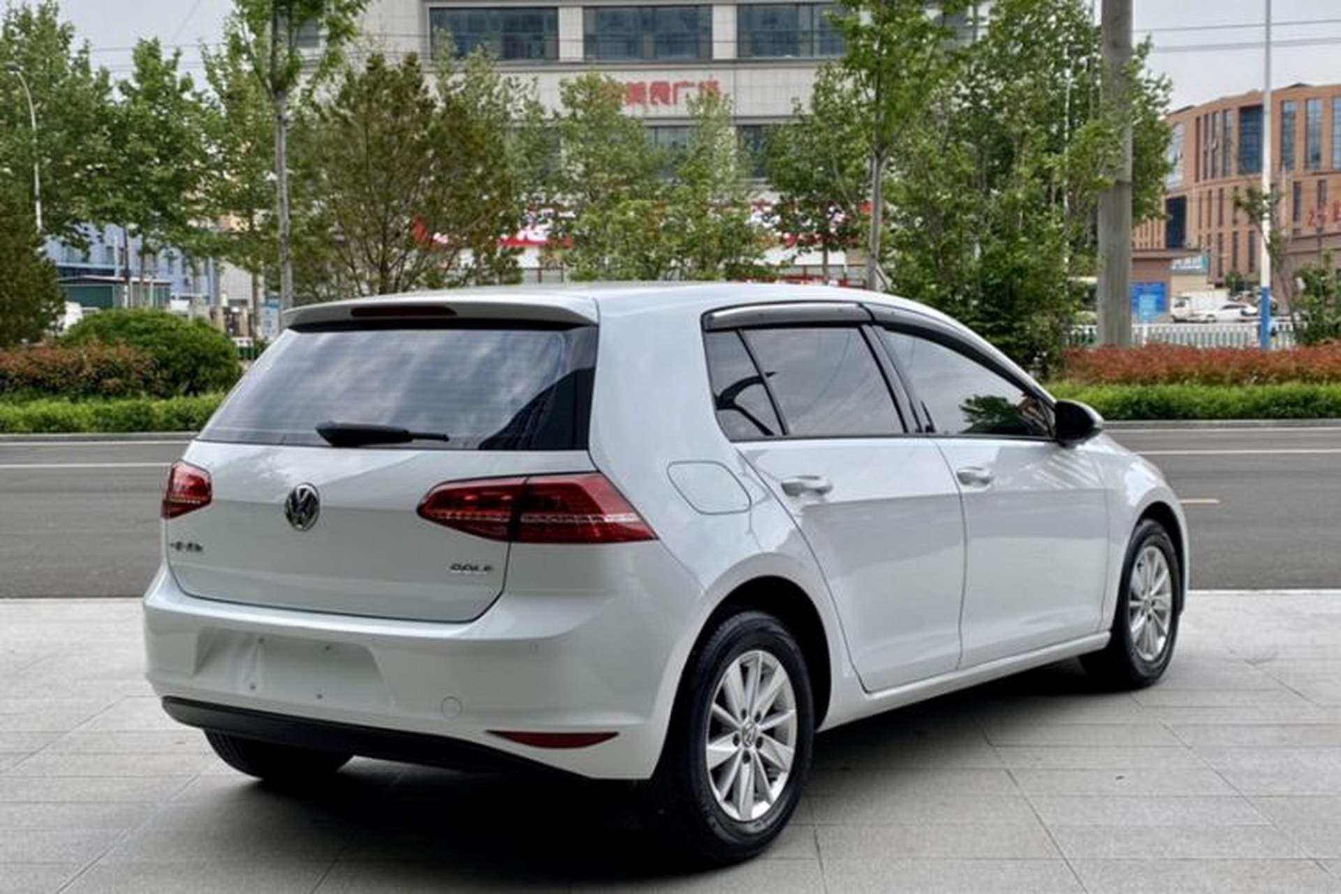 Used Volkswagen Golf 2016 1.6L Manual Fashion Edition Exterior 8