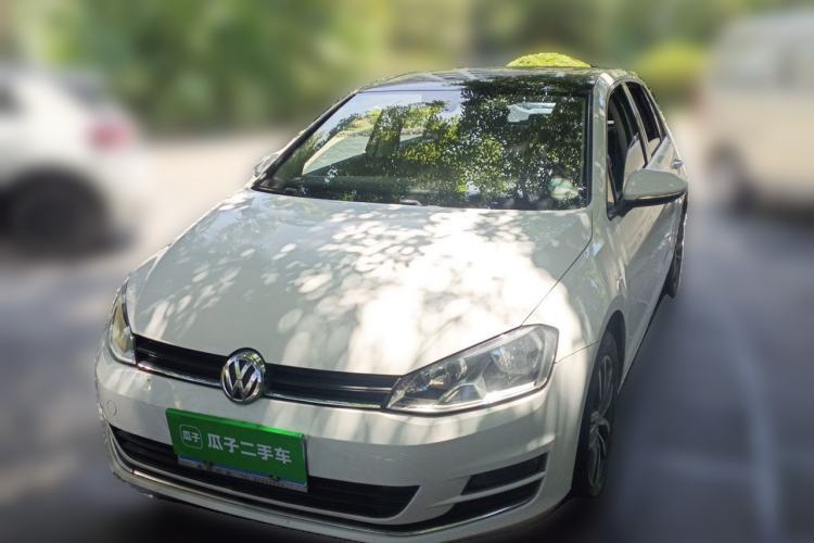 Used Volkswagen Golf 2016 230TSI Automatic Luxury Version Guazi used car, China used car export, Used car for sale, Used cars, Cheapest cars for sale