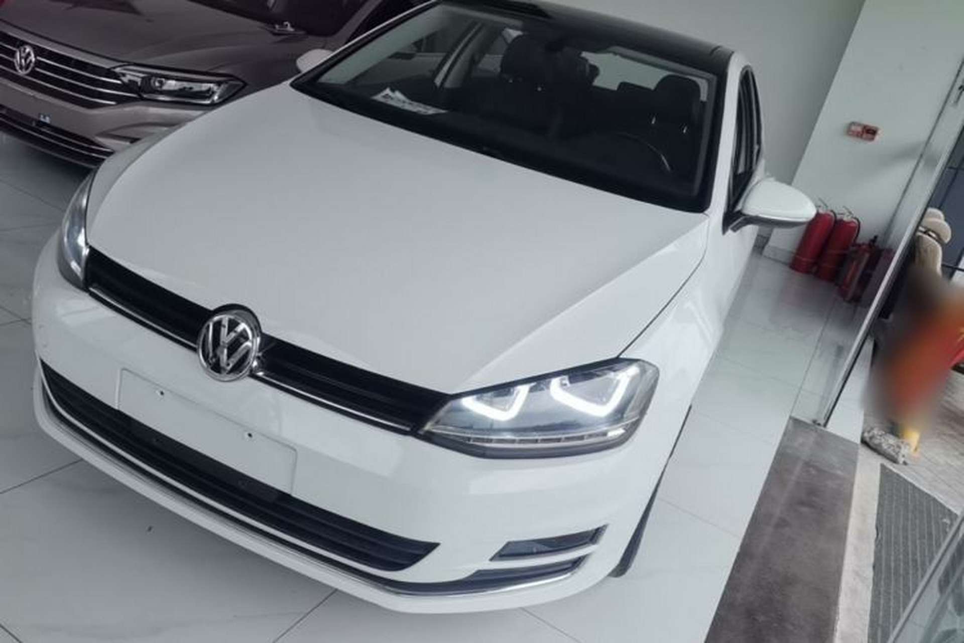 Used Volkswagen Golf 2016 230TSI Automatic Luxury Version Front Left 45 Deg