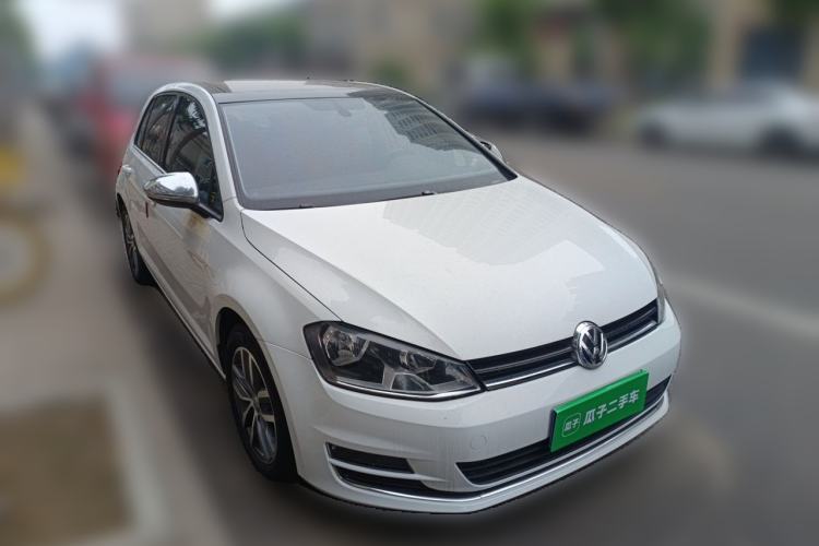 Used Volkswagen Golf 2016 230TSI Automatic Luxury Version Front Right 45 Deg