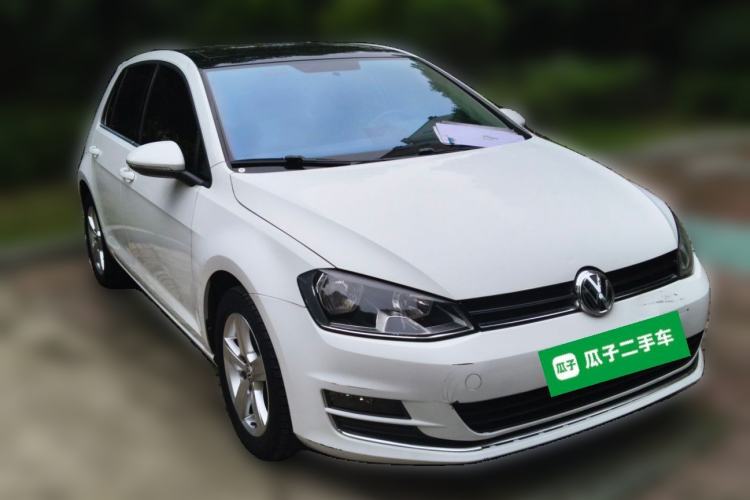 Used Volkswagen Golf 2016 230TSI Automatic Comfort Version Front Right 45 Deg