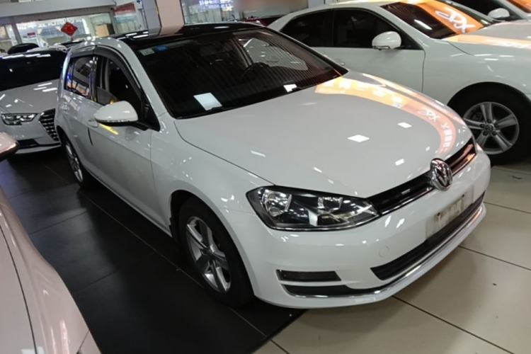 Used Volkswagen Golf 2016 230TSI Automatic Comfort Version Front Right 45 Deg