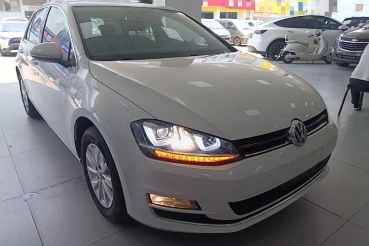 Used Volkswagen Golf 2016 1.6L Automatic Fashion Model Front Right 45 Deg