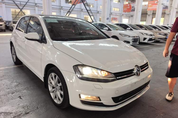 Used Volkswagen Golf 2016 280TSI Automatic Flagship Model Front Right 45 Deg