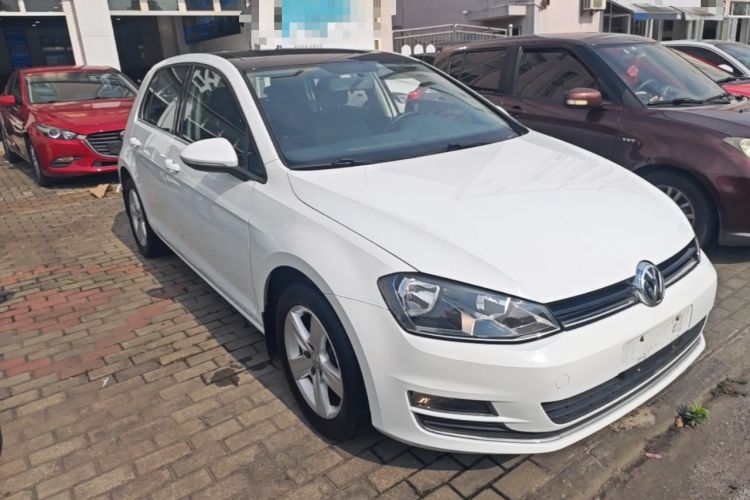 Used Volkswagen Golf 2016 230TSI Automatic Comfort Version Front Right 45 Deg