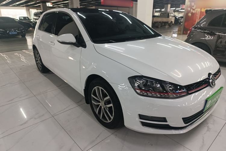 Used Volkswagen Golf 2016 230TSI Automatic Luxury Version Front Right 45 Deg