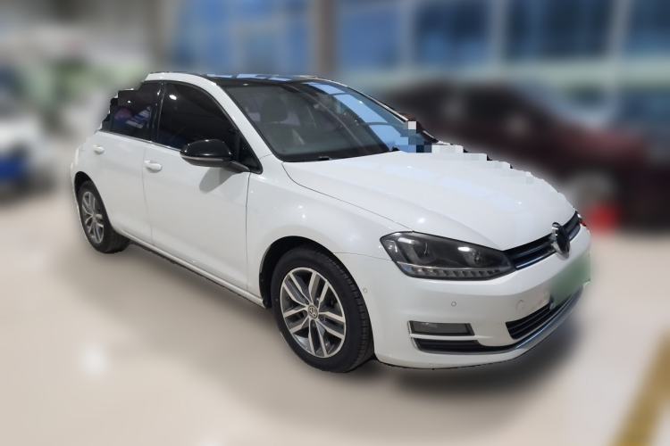 Used Volkswagen Golf 2016 230TSI Automatic Luxury Version Front Right 45 Deg