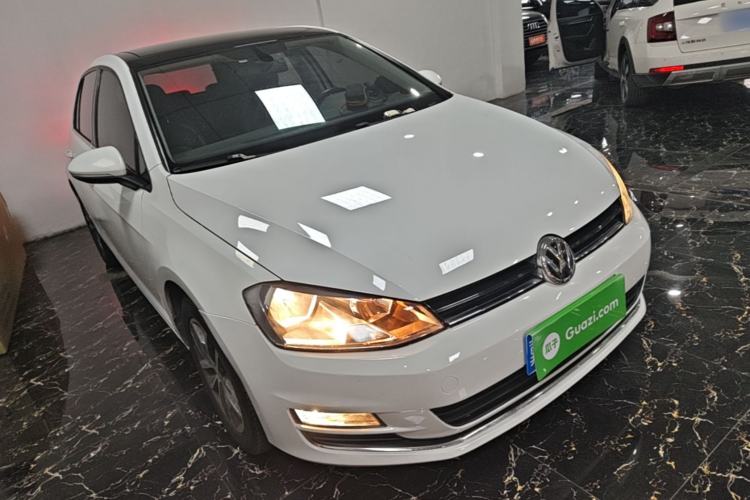Used Volkswagen Golf 2016 230TSI Automatic Luxury Version Front Right 45 Deg
