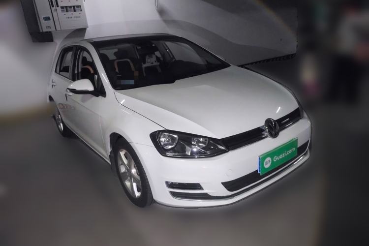 Used Volkswagen Golf 2016 230TSI Automatic Comfort Version Front Right 45 Deg