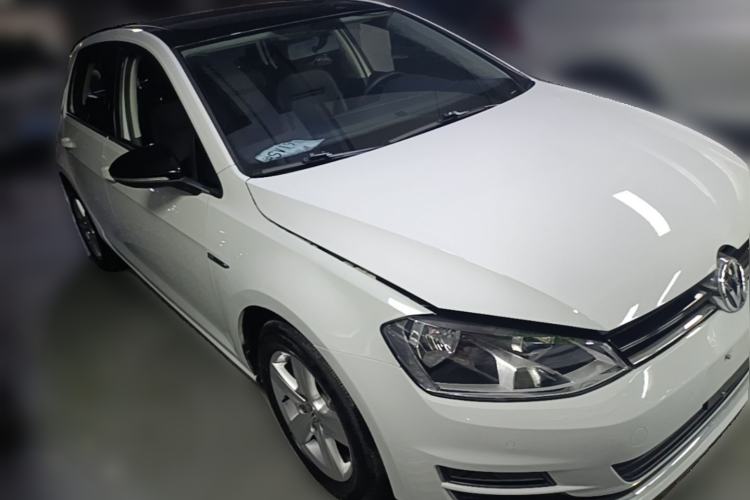 Used Volkswagen Golf 2016 230TSI Automatic Comfort Version Front Right 45 Deg