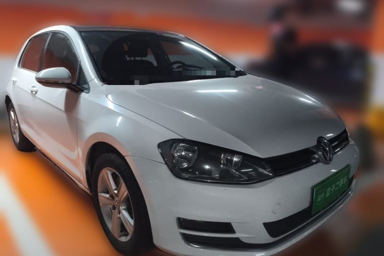 Used Volkswagen Golf 2016 230TSI Automatic Comfort Version Front Right 45 Deg