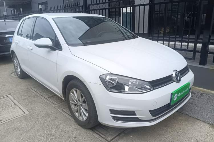 Used Volkswagen Golf 2016 1.6L Automatic Fashion Model Front Right 45 Deg