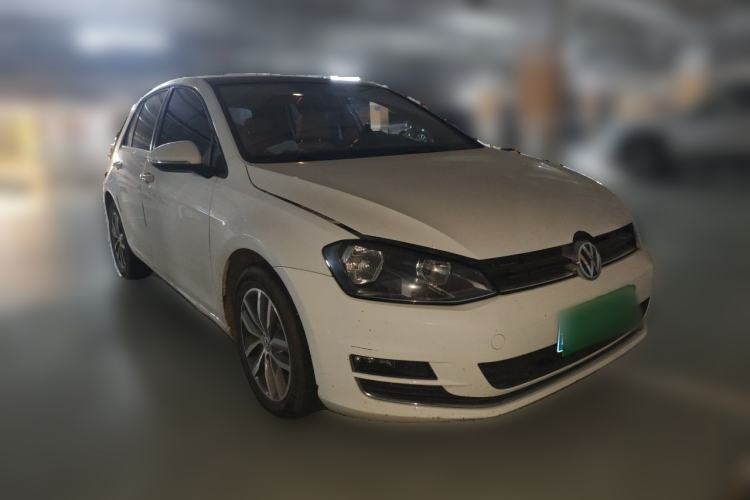 Used Volkswagen Golf 2016 230TSI Automatic Luxury Version Front Right 45 Deg