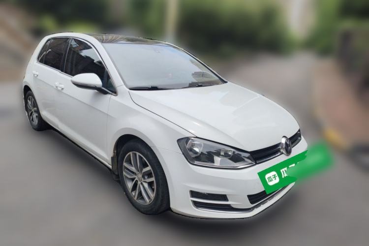Used Volkswagen Golf 2016 230TSI Automatic Luxury Version Front Right 45 Deg