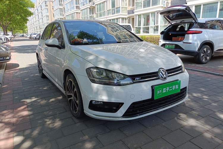 Used Volkswagen Golf 2016 1.4TSI Automatic R-Line Front Right 45 Deg