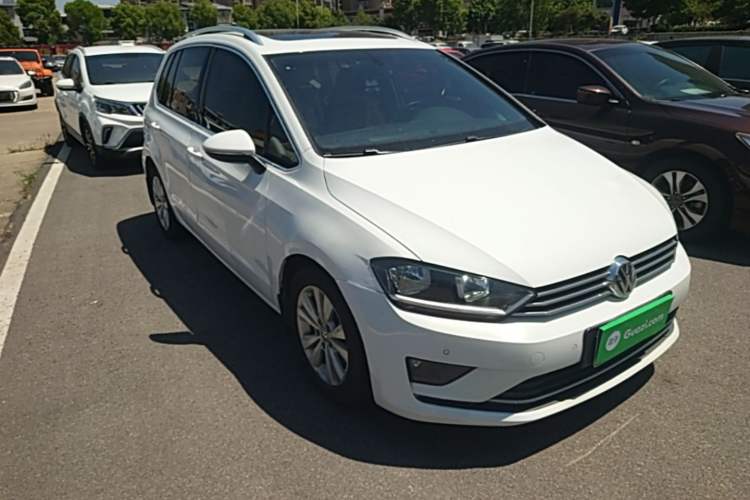 Used Volkswagen Golf 2016 230TSI Automatic Comfort Version Front Right 45 Deg
