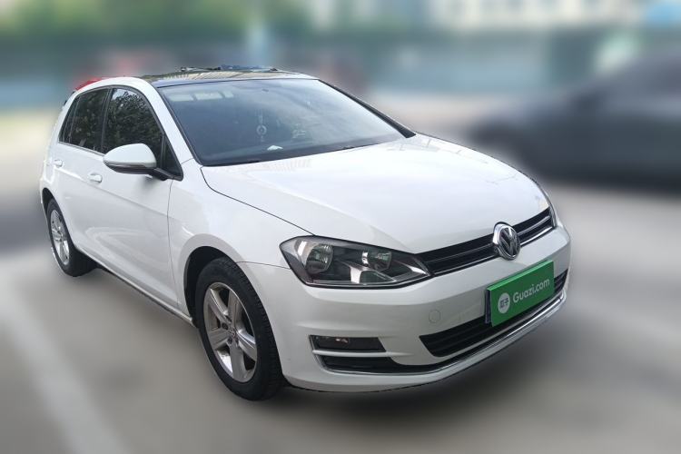 Used Volkswagen Golf 2016 230TSI Automatic Comfort Version Front Right 45 Deg