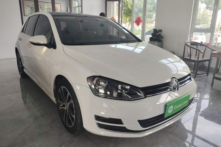 Used Volkswagen Golf 2016 230TSI Automatic Comfort Version Front Right 45 Deg