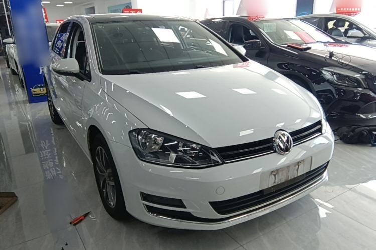 Used Volkswagen Golf 2016 230TSI Automatic Luxury Version Front Right 45 Deg