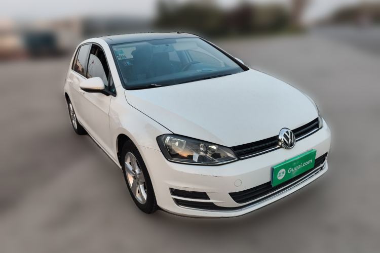 Used Volkswagen Golf 2016 230TSI Automatic Comfort Version Front Right 45 Deg