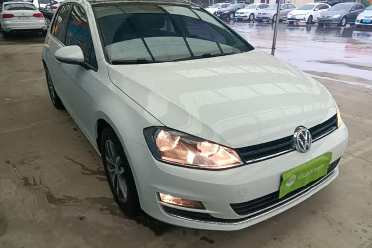 Used Volkswagen Golf 2016 230TSI Automatic Luxury Version Front Right 45 Deg