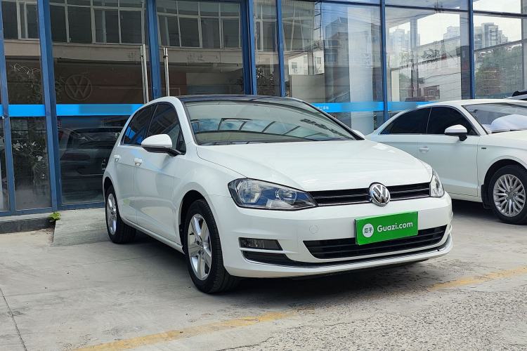 Used Volkswagen Golf 2016 230TSI Automatic Comfort Version Front Right 45 Deg
