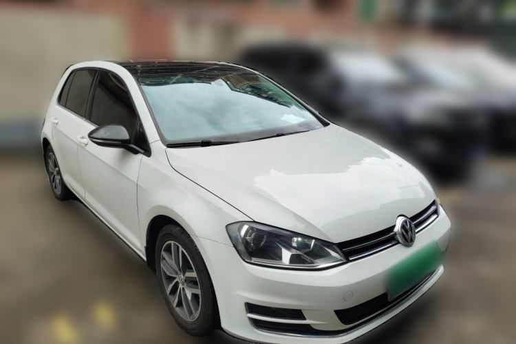 Used Volkswagen Golf 2016 230TSI Automatic Luxury Version Front Right 45 Deg