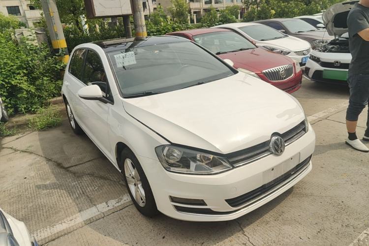 Used Volkswagen Golf 2016 230TSI Automatic Comfort Version Front Right 45 Deg