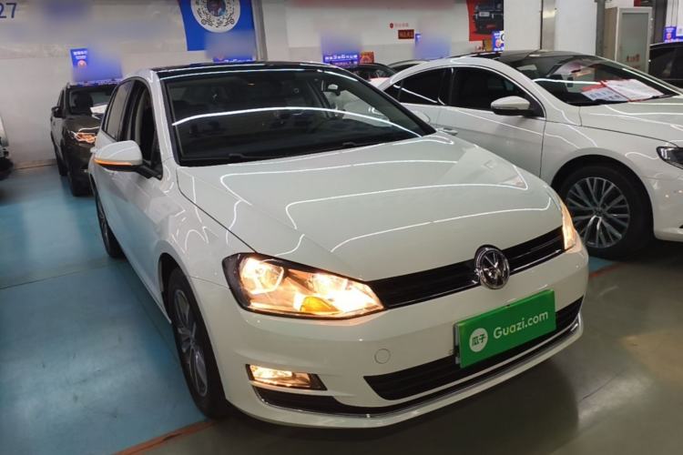 Used Volkswagen Golf 2016 230TSI Automatic Luxury Version Front Right 45 Deg