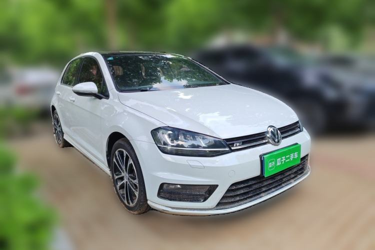 Used Volkswagen Golf 2016 1.4TSI Automatic R-Line Front Right 45 Deg