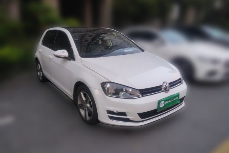 Used Volkswagen Golf 2016 230TSI Automatic Comfort Version Front Right 45 Deg