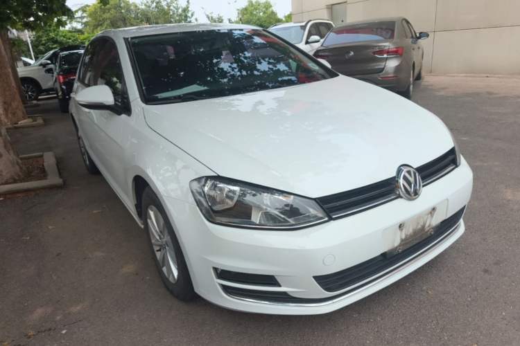 Used Volkswagen Golf 2016 1.6L Manual Fashion Edition Front Right 45 Deg