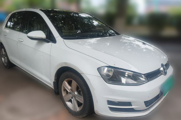 Used Volkswagen Golf 2016 230TSI Automatic Comfort Version Front Right 45 Deg