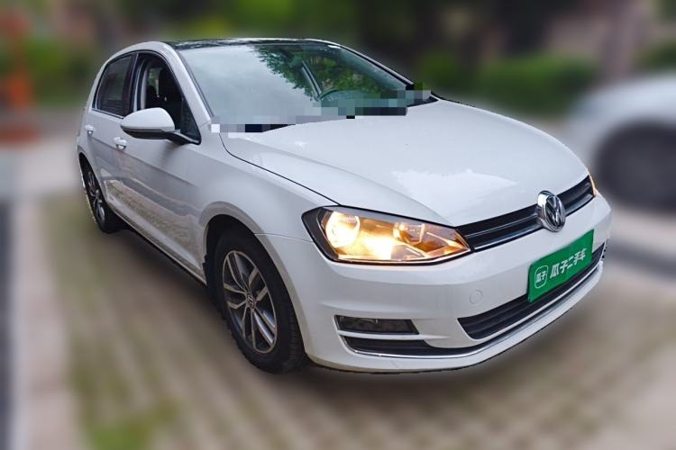 Used Volkswagen Golf 2016 230TSI Automatic Luxury Version Front Right 45 Deg