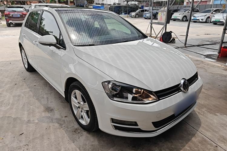 Used Volkswagen Golf 2016 230TSI Automatic Comfort Version Front Right 45 Deg