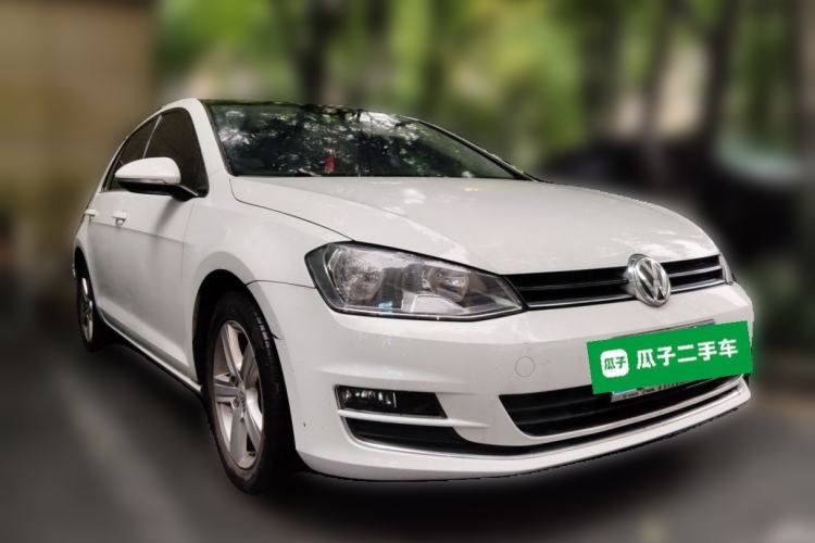 Used Volkswagen Golf 2016 230TSI Automatic Comfort Version Front Right 45 Deg